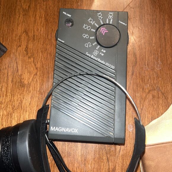 BUSHNELL SPORT PACK BINOCULARS, RADIO, HEADPHONES, GLASSES, CASE - Picture 6 of 11